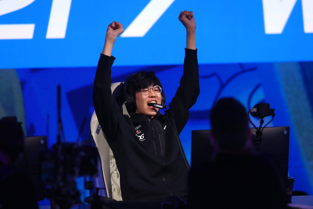 Equipe chinesa EDG vence Campeonato Mundial 2021 de League of Legends