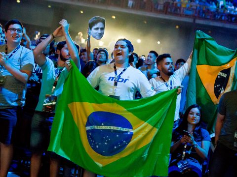 Torcedores brasileiros em um torneio
